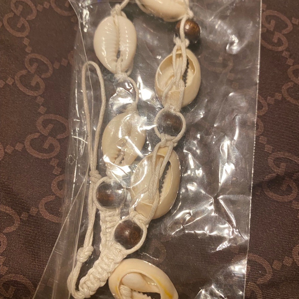 Adjustable shell ankle bracelet.